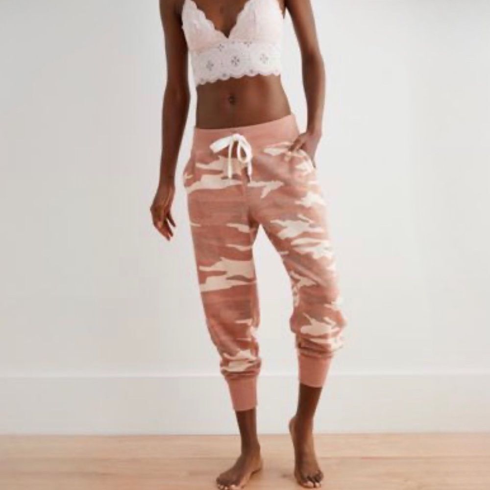 Aerie Women’s Buff Camo Joggers Size Small
